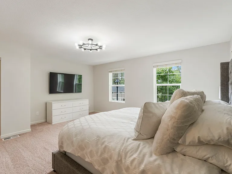 9433 SW Chopin Ln — Photo 15