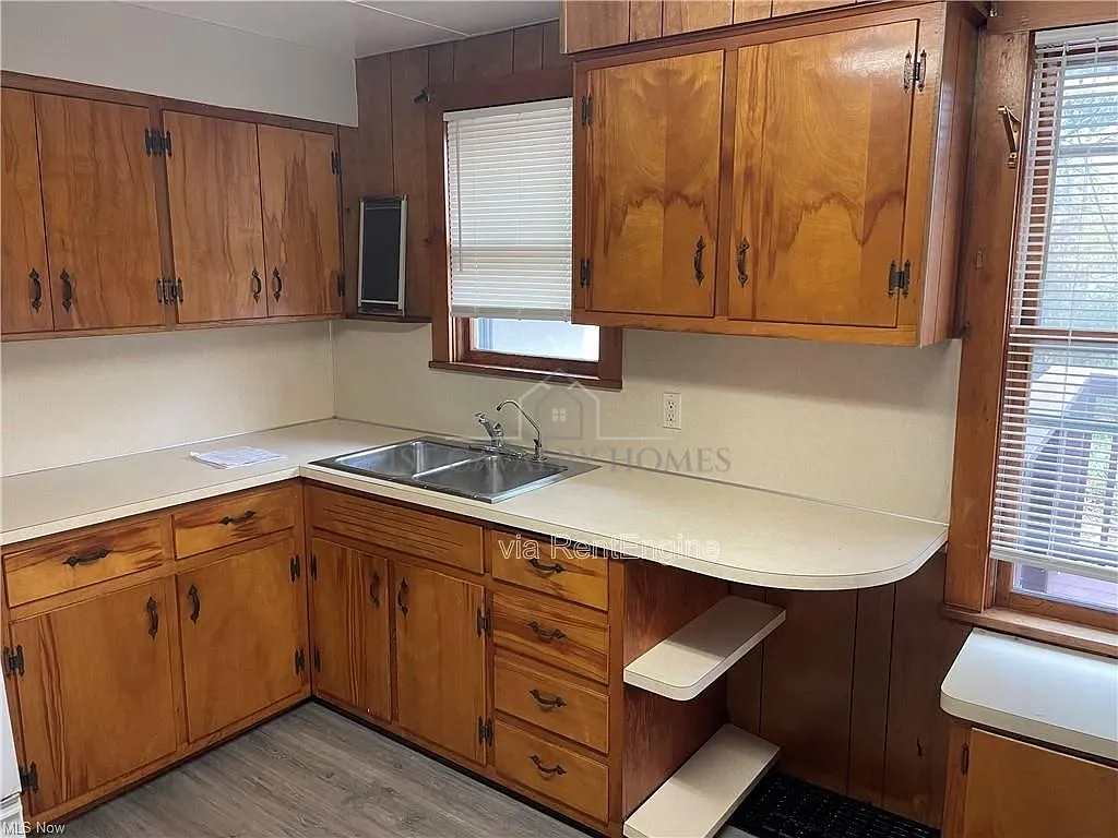3 bed, 1.0 bath, $1,200 — Photo 4