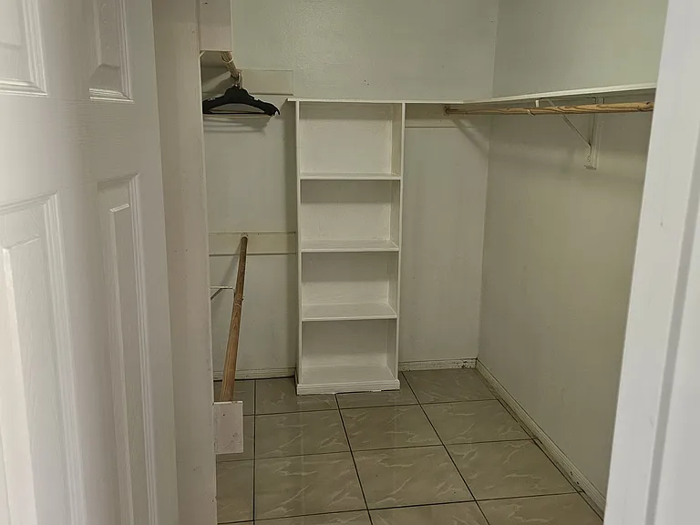 2423 Manorwood St — Photo 24