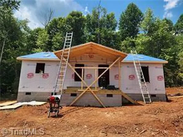 2944 Little Creek Dr, Thomasville, NC 27360