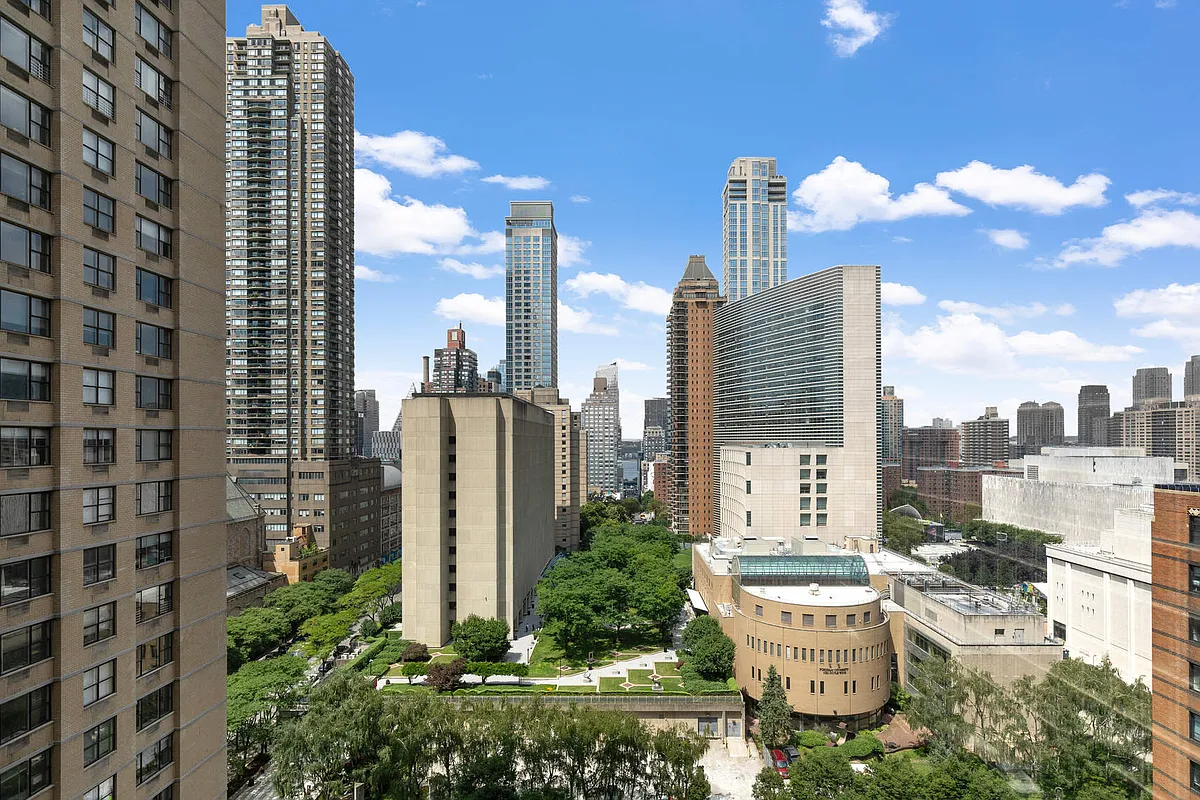 30 West 61st St Unit 16D  