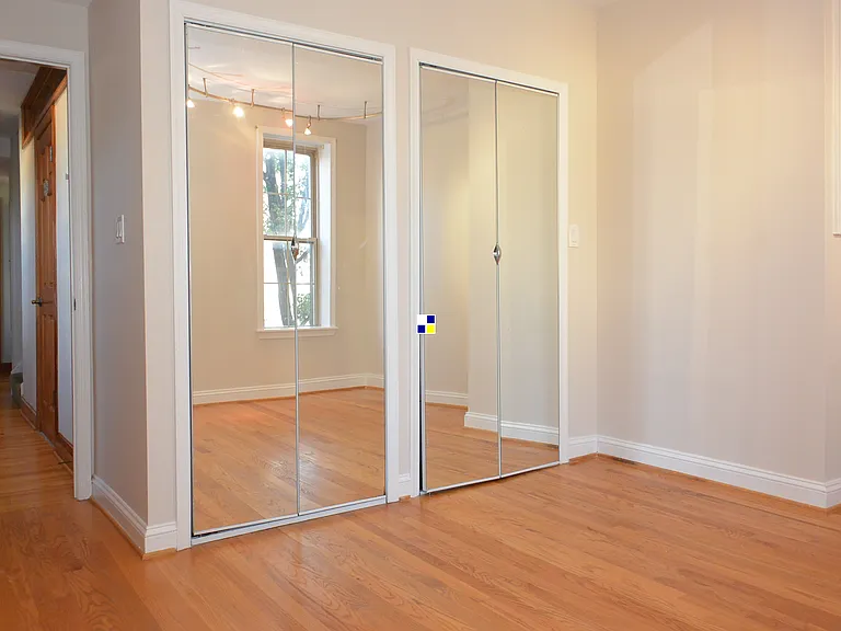 319 E Cross St — Photo 23
