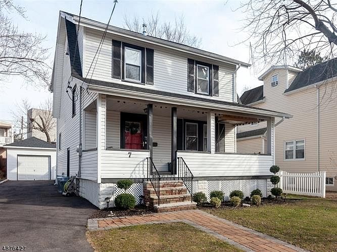 2nd image of 7 Edgebrook Pl
