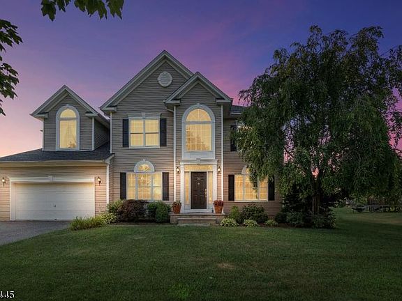 4th image of 26 Dorset Dr