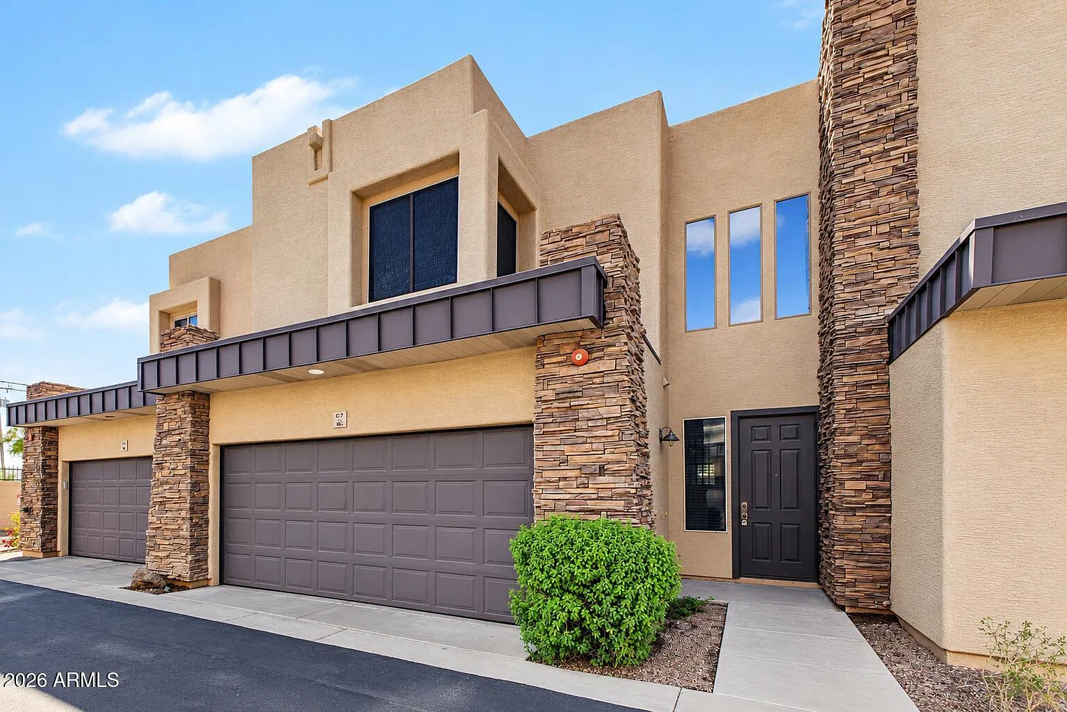 3 bed, 2.5 bath, 2100 sqft, $2,595 — Photo 2