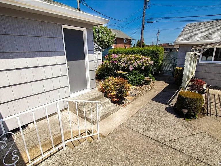 3809 E G St — Photo 18