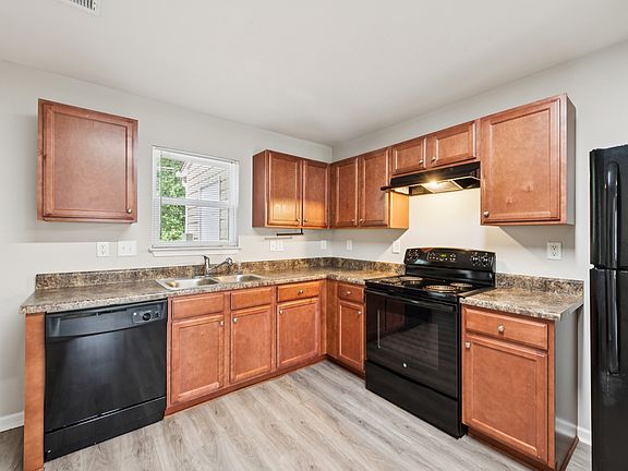 2nd image of 861 Plaza Walk Dr