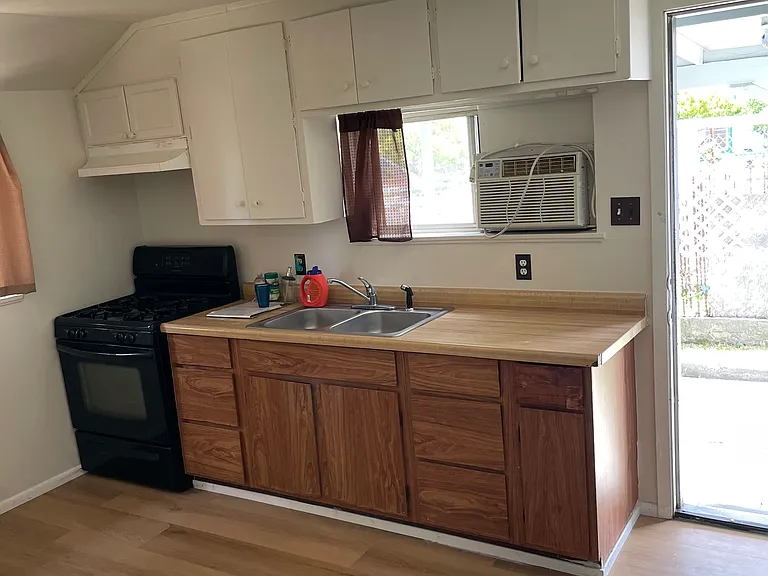 353 Pullman Ave — Photo 5