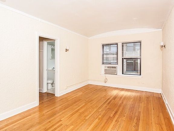 3rd image of 538 W Arlington Pl #207