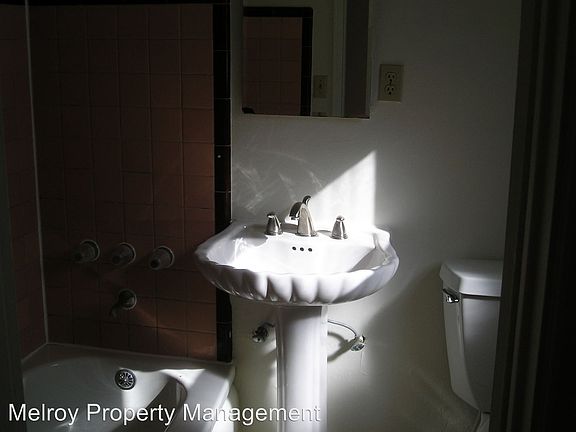 3rd image of 102 Dickinson St APT A