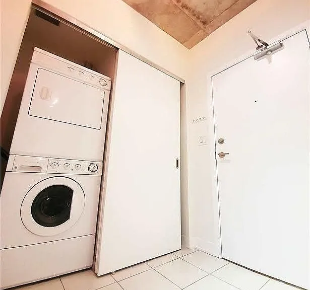 400 Wellington St W #312 — Photo 28