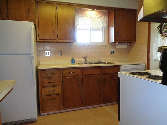 2nd image of 733 Niagara Dr