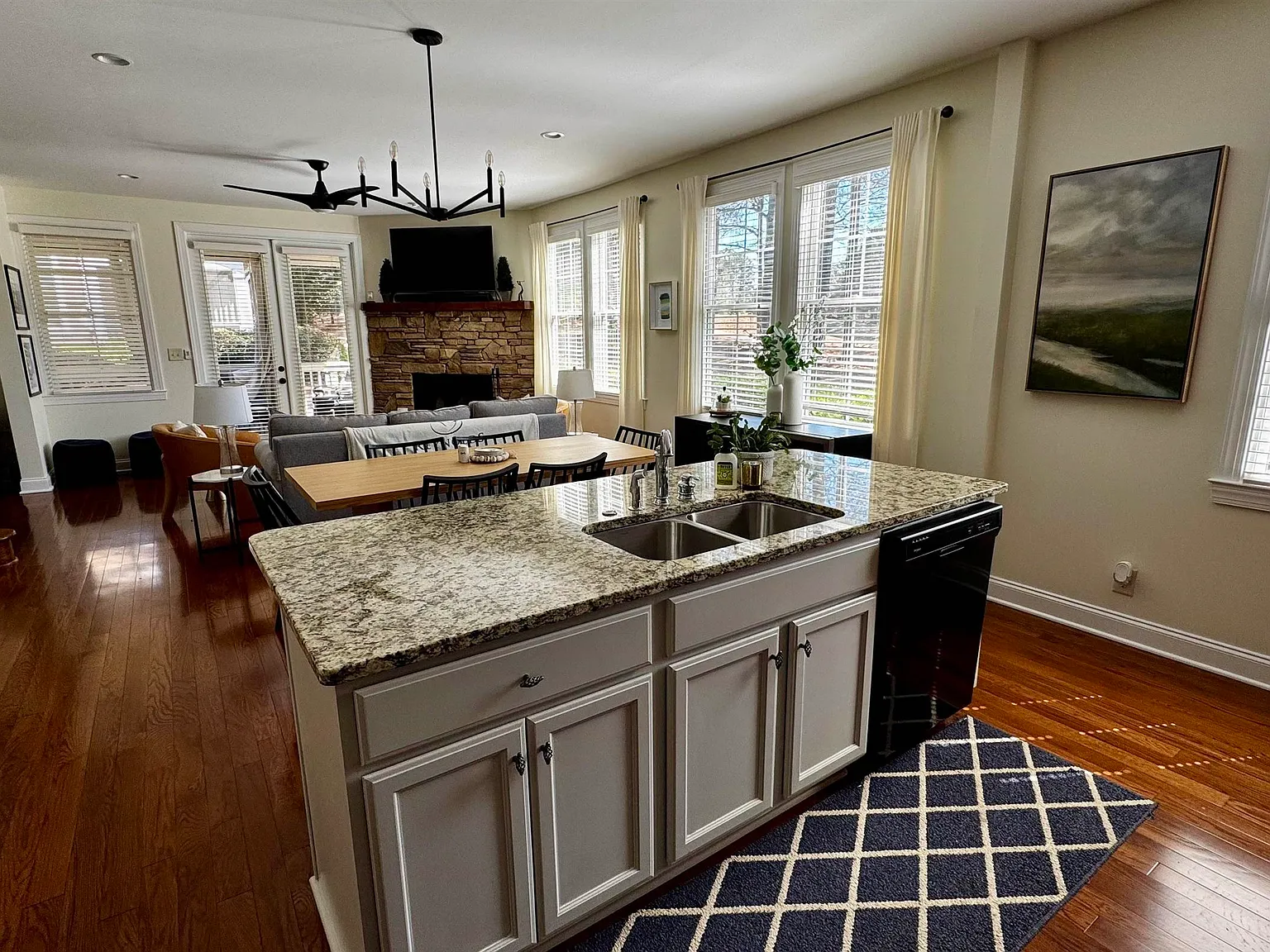 3 bed, 3.5 bath, 1824 sqft, $4,000 — Photo 4