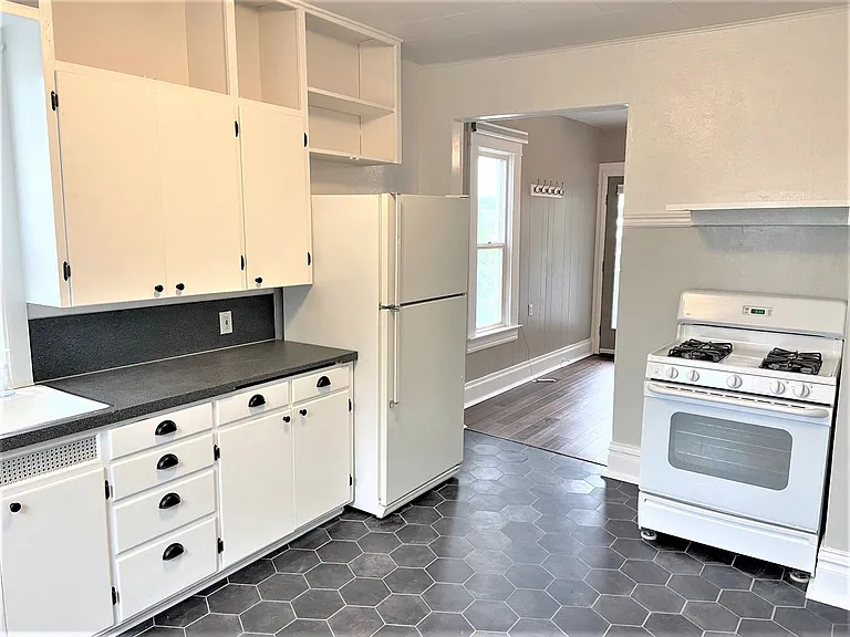 814 Front Street — Photo 8