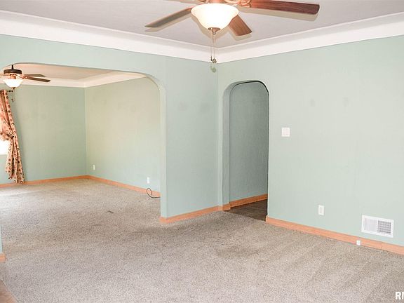 5th image of 812 Charles St
