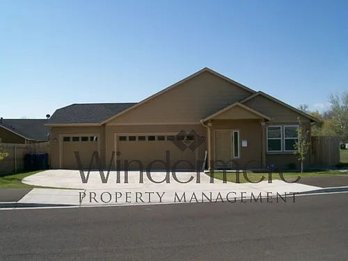 212 SW Doans Ave Photo 1