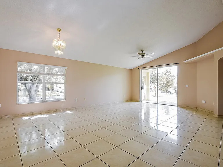 3237 Harpers Ferry Ct — Photo 3