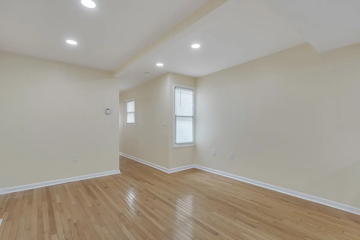 Livingroom - 1312 S Hanover St #3