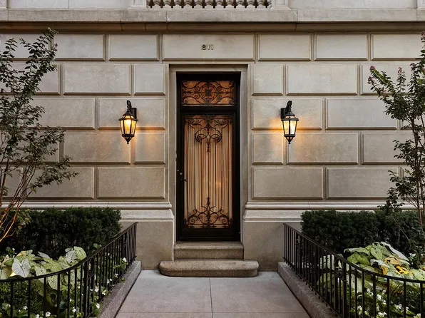 810 5th Ave, New York, NY 10065