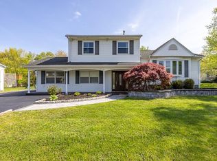 28 Strawberry Pl, Pearl River, NY 10965