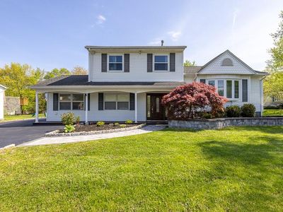 28 Strawberry Place, Pearl River, NY, 10965