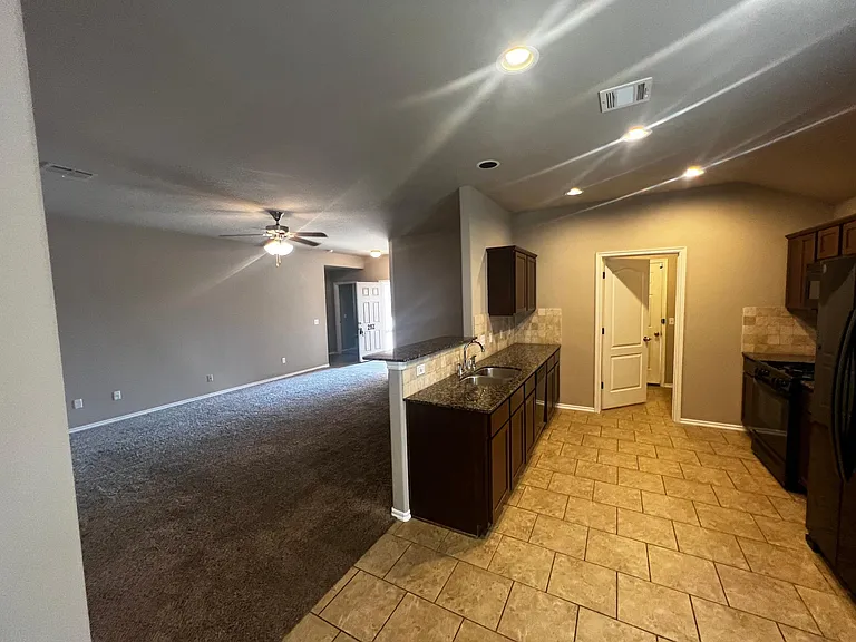 2921 Thompson Farm Ln — Photo 9