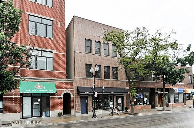 1st image of 3809 N Lincoln Ave Unit 3