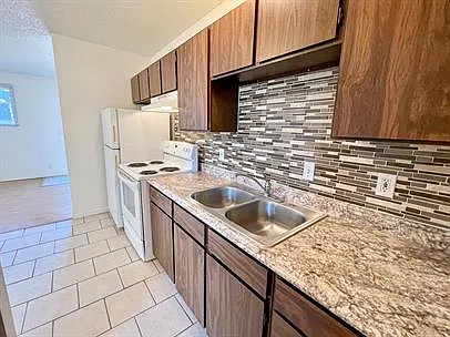 2106 N Campus Dr #2 — Photo 10