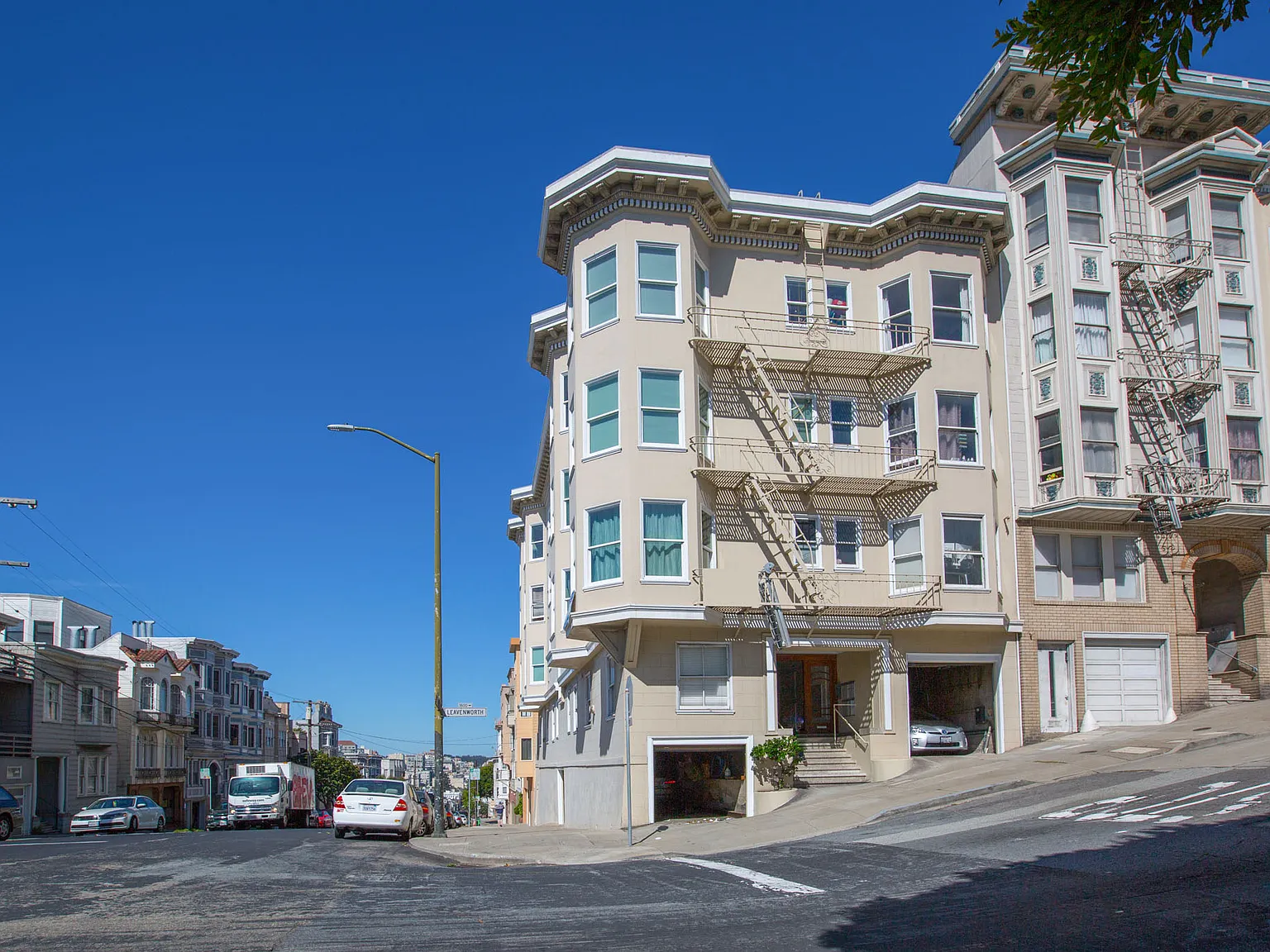 1801 Leavenworth — Photo 4