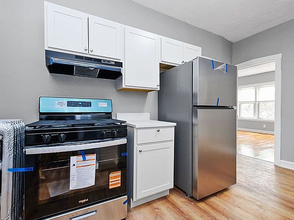 3rd image of 7556 S Calumet Ave #322-3