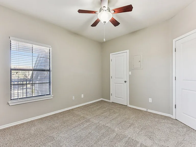 Waters Edge Apartment Homes — Photo 100