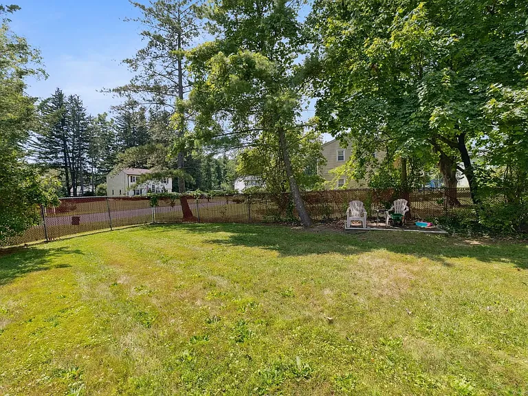 2 Sandra Dr — Photo 7