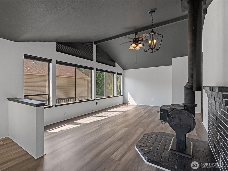 5th image of 9408 1st Drive SE