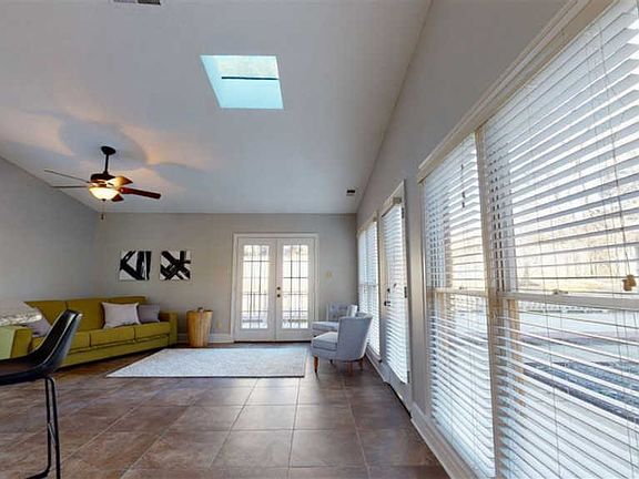 3rd image of 2703 Sweet Oaks Cir