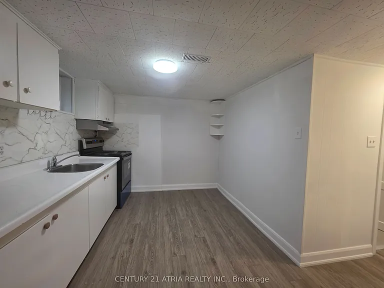 21 Meadowview Ave #LOWER — Photo 3