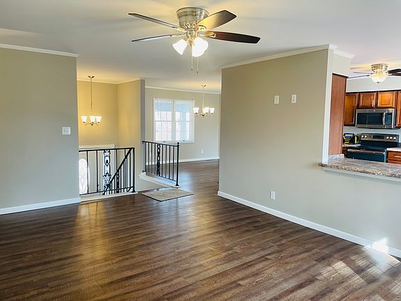 3rd image of 3307 W Lakeview Rd