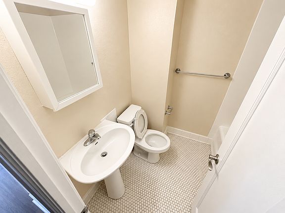 5th image of 2619 5th Ave APT 506