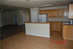 5th image of 2221 Lakewood Trl