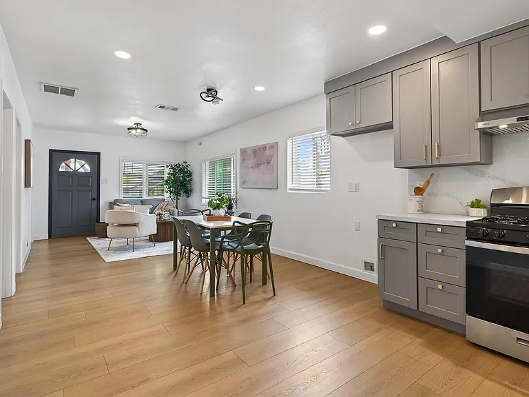 2037 S 3rd St — Photo 18