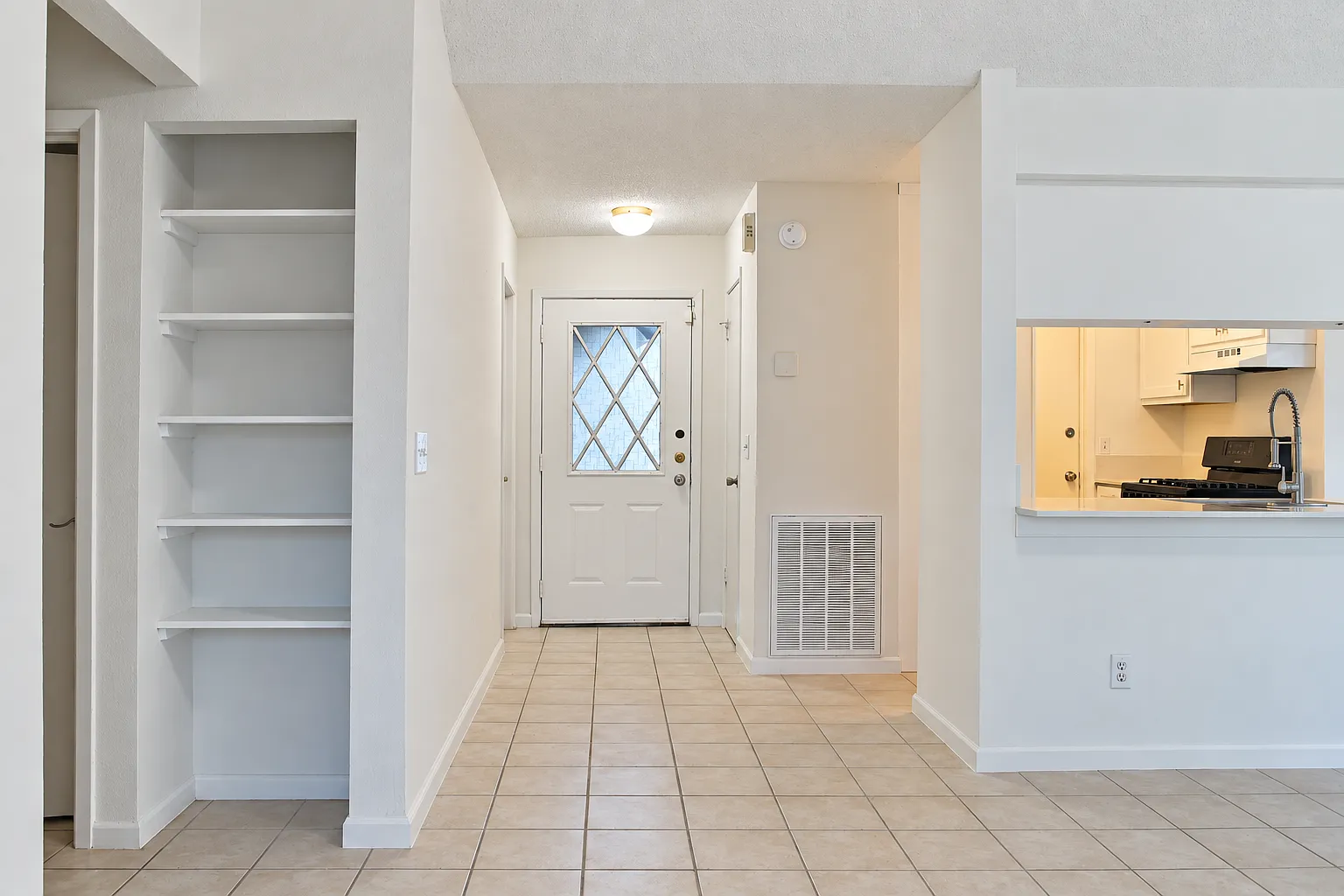 3 bed, 1350 sqft, $1,650 — Photo 4
