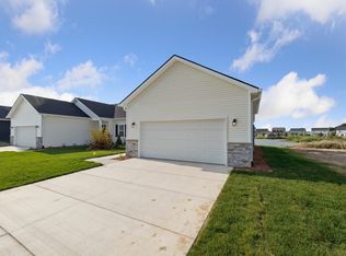 250 Marion Oaks Dr, Howell, MI