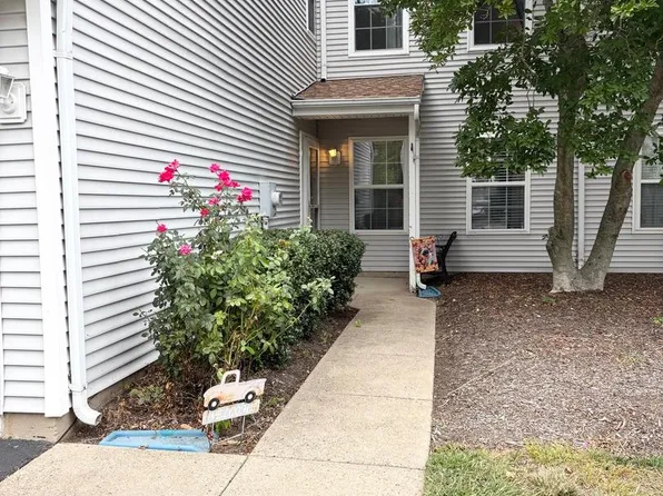 28 Magnolia Ct, Bordentown, NJ 08505