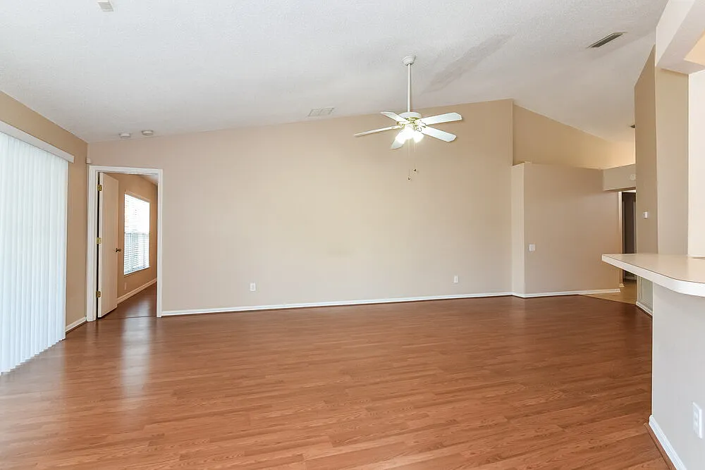3 bed, 2.0 bath, 1503 sqft, $2,390 — Photo 2