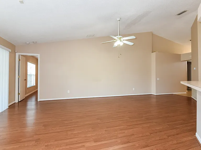 12614 Midpointe Dr — Photo 2