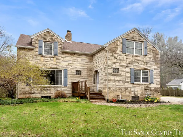 15008 Lakeshore Dr, Grand Haven, MI 49417