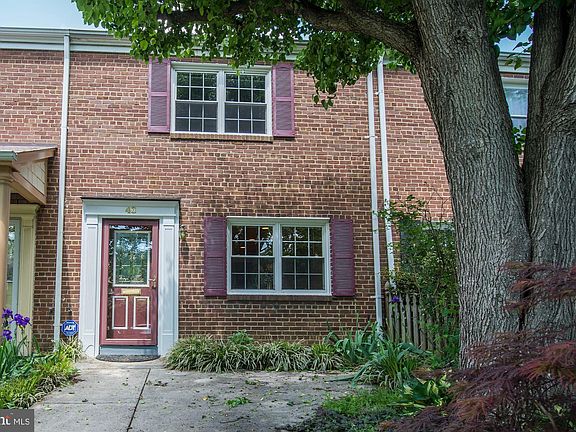 2nd image of 48 E Rosemont Ave