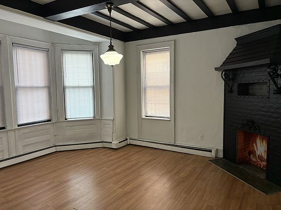3rd image of 69 Hague St
