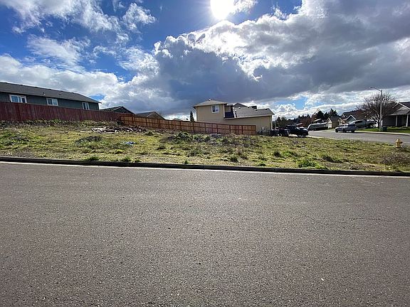 3rd image of 1001 E 9th St