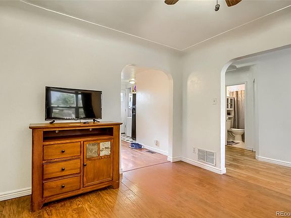 4th image of 1360 Balsam St