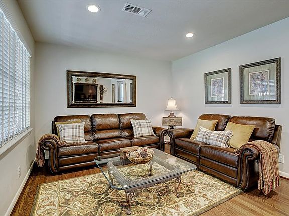 Spacious living room